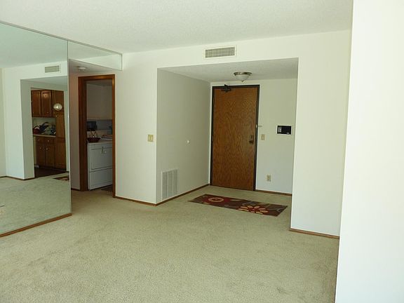 Entry & Laundry