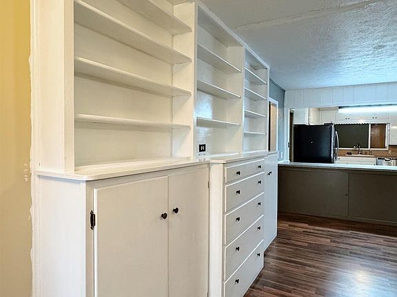 4th image of 905 W 16th St