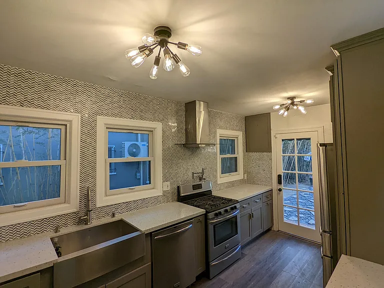 2253 Earl Ave — Photo 8