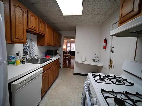 4th image of 44 Longwood Ave #12