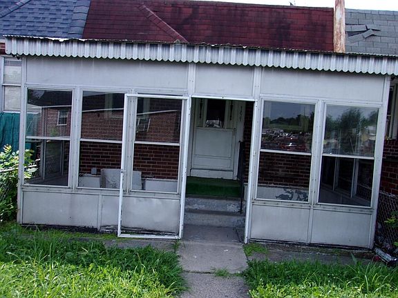 2nd image of 1044 Ash Rd