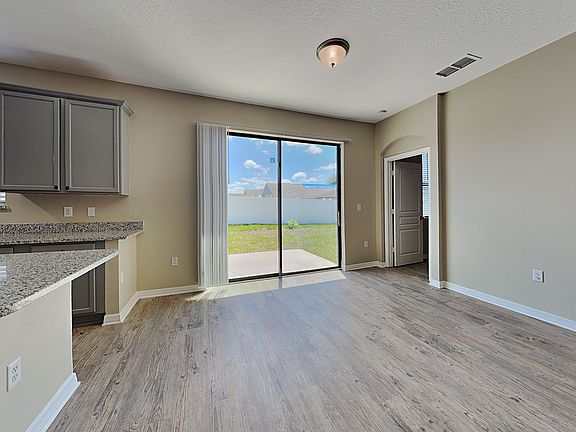 5th image of 3125 Harris Park Way