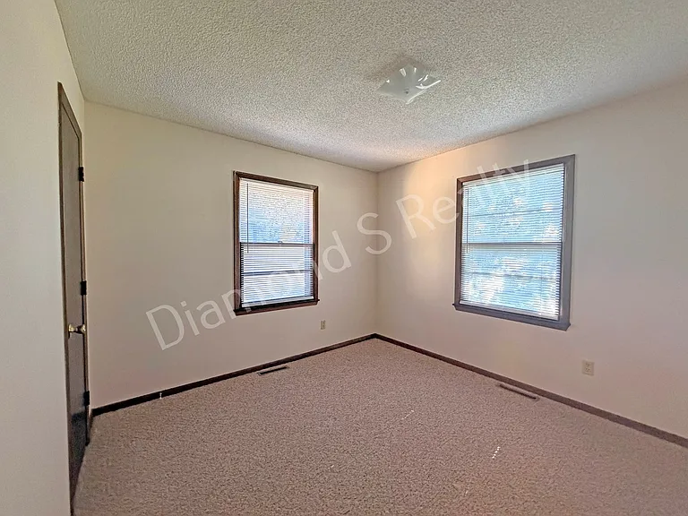 2750 N Howard Ave — Photo 14