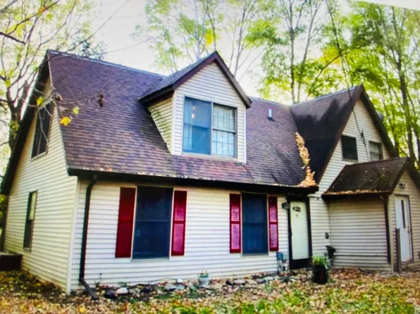 4560 Galbraith Line Rd, Jeddo, MI 48032