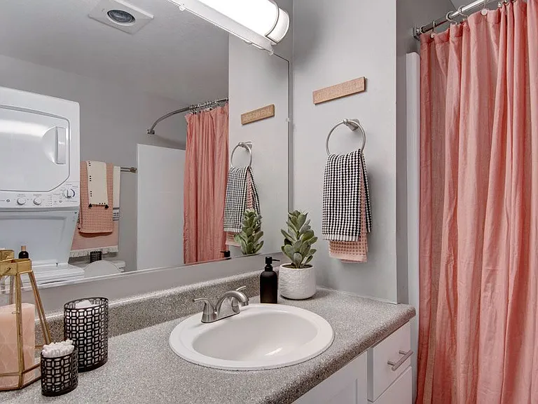 Arbor Creek Apartments — Photo 30