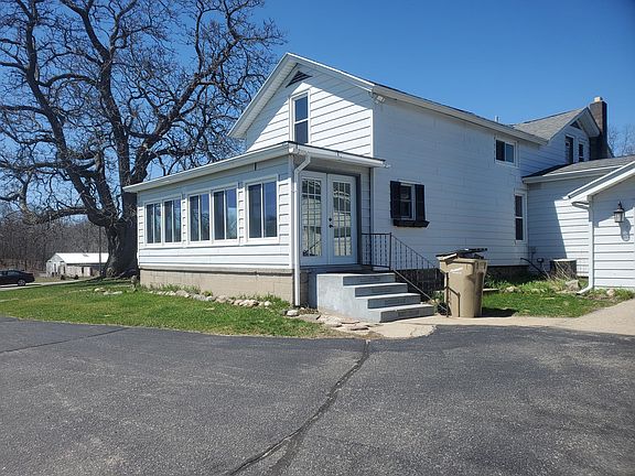 2nd image of 7370 Courtland Dr NE
