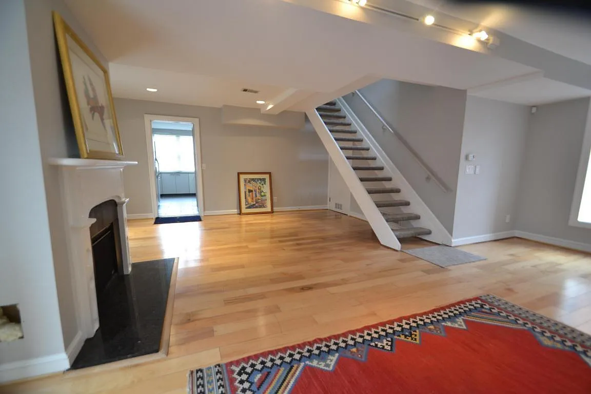 2 bed, 2.5 bath, 1647 sqft, $2,400 — Photo 3