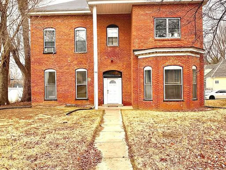 610 Clark St — Photo 18