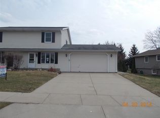 1525 Honeysuckle Rd, Hartford, WI 53027