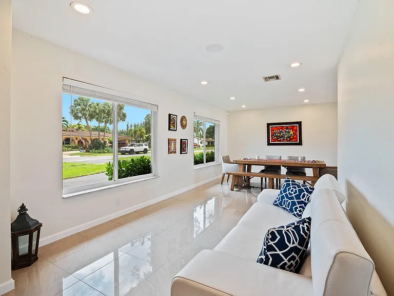 6101 SW 9th St — Photo 15