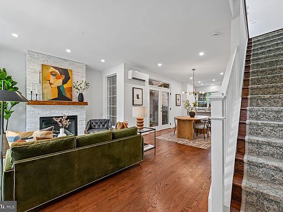 3rd image of 21 4th St NE