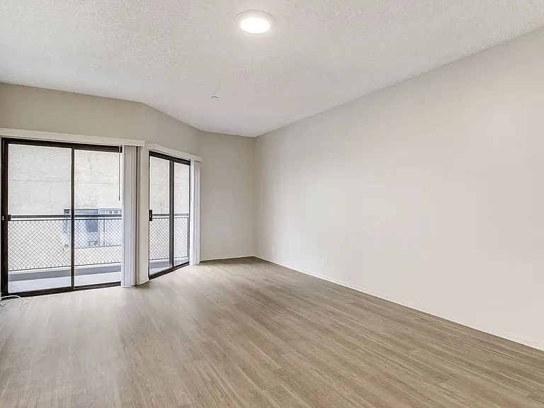747 Gayley Ave — Photo 22