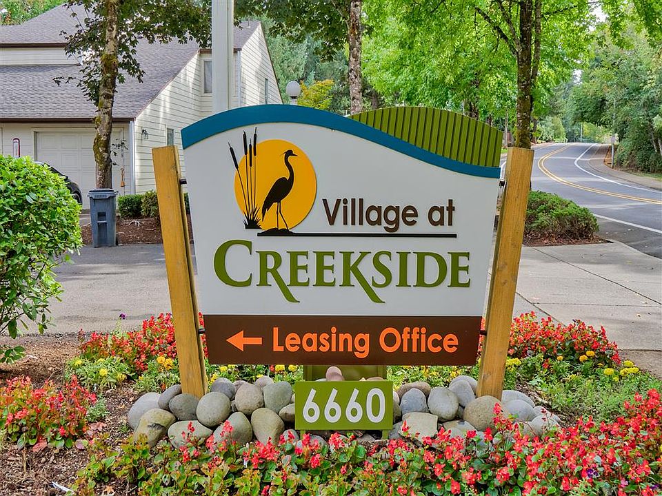 Monument sign at Village at Creekside Townhomes Salem OR