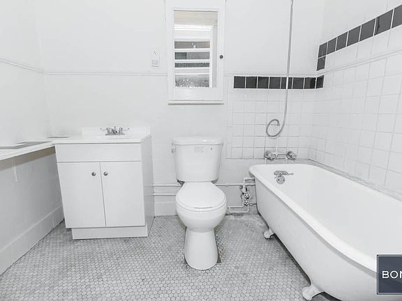 5th image of 132 W 73rd St APT 3R