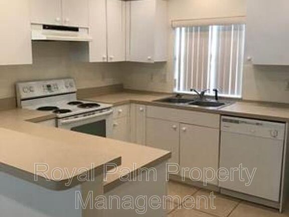 3rd image of 4793 Golfview Blvd