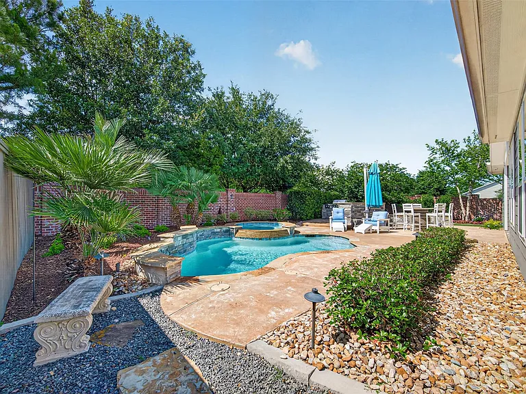 2072 Laurie Darlin Dr — Photo 33