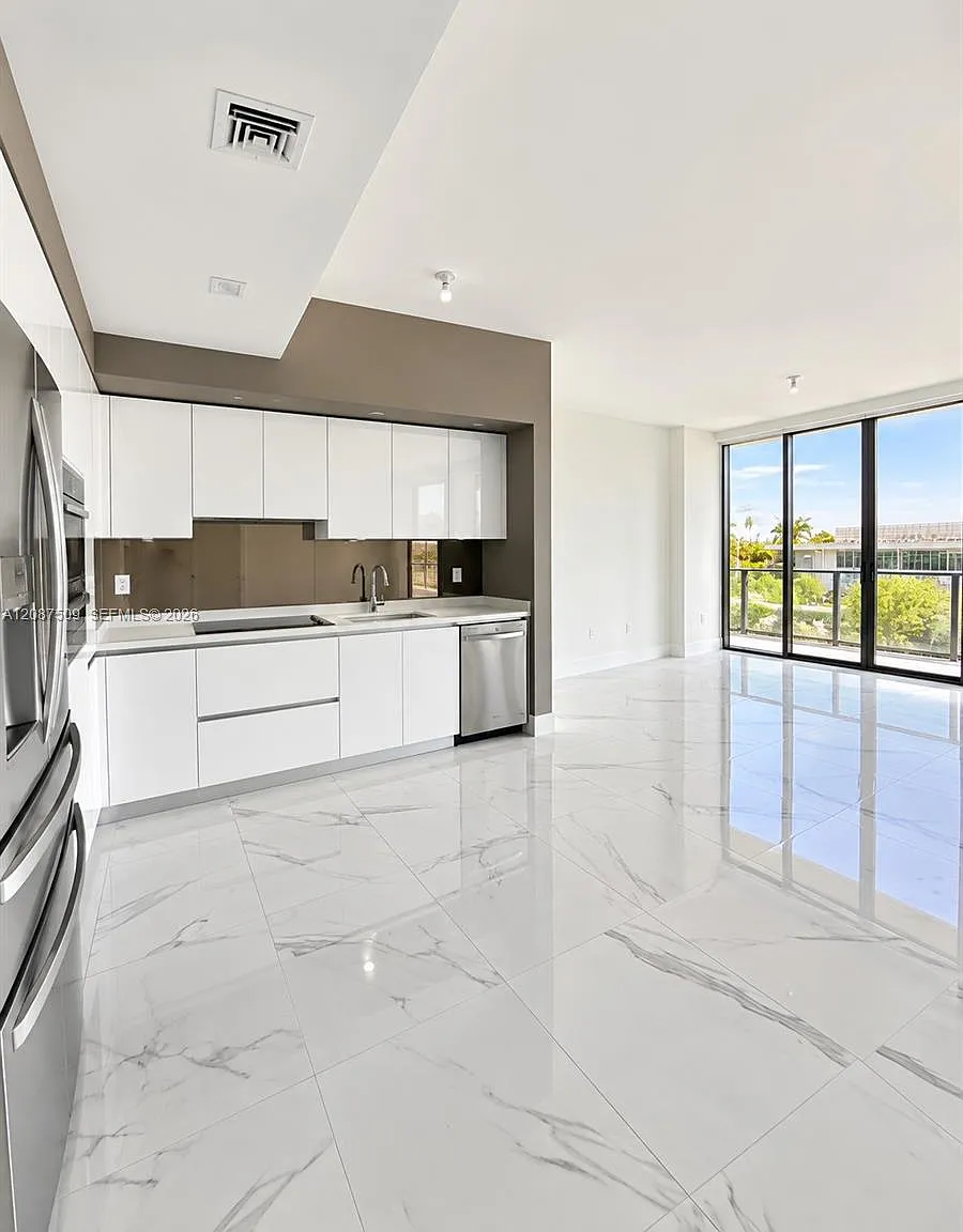 1 bed, 1.5 bath, $4,000 — Photo 1