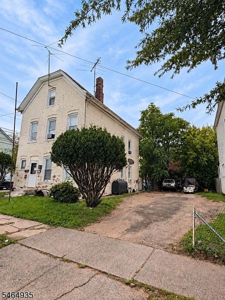 2nd image of 94 22Nd Ave