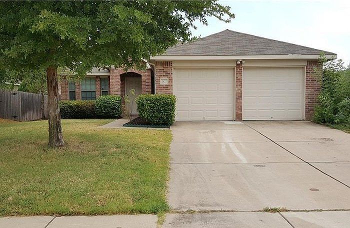 1st image of 2827 Oak Crest Dr