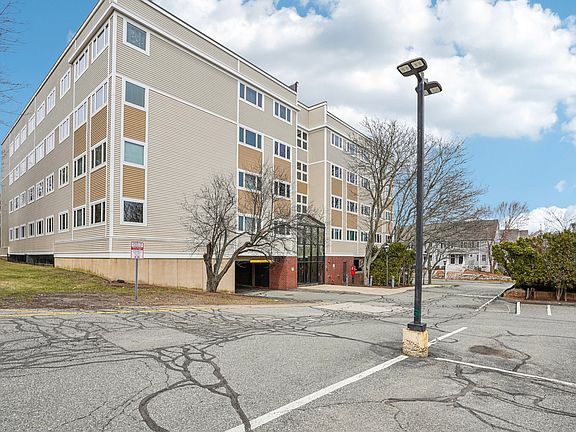 3rd image of 35 Desmoines Rd APT 209
