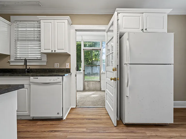 202 S Carolina Dr — Photo 19