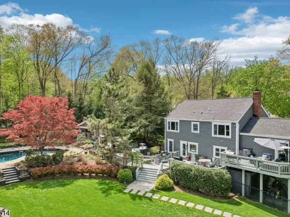 52 Stonefence Rd, Oakland Boro, NJ 07436