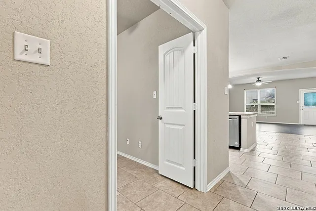 4 bed, 2.5 bath, 2241 sqft, $2,000 — Photo 4