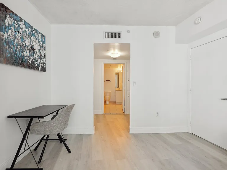 1700 N Bayshore Dr #2805 — Photo 28