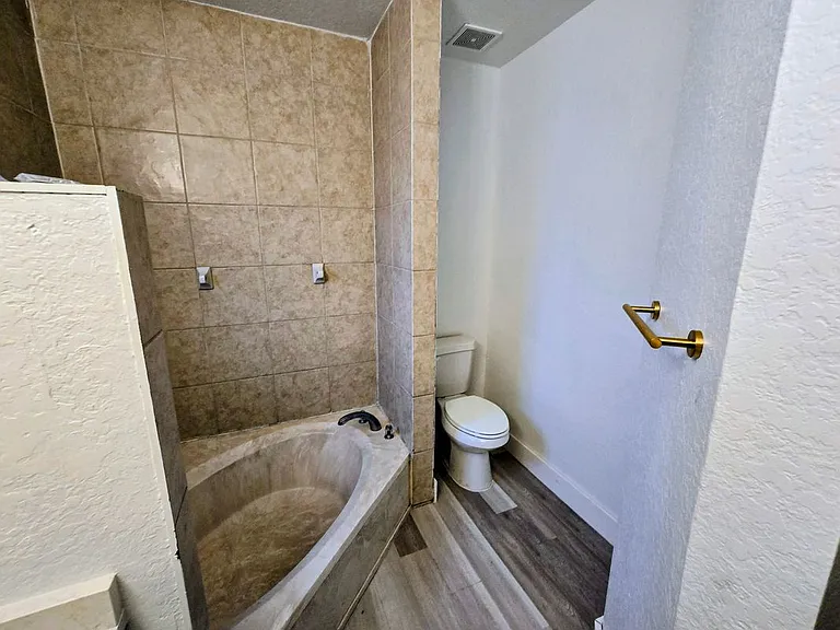 612 NW 6th Ave — Photo 13