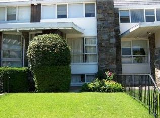 2738 W Country Club Rd, Philadelphia, PA 19131