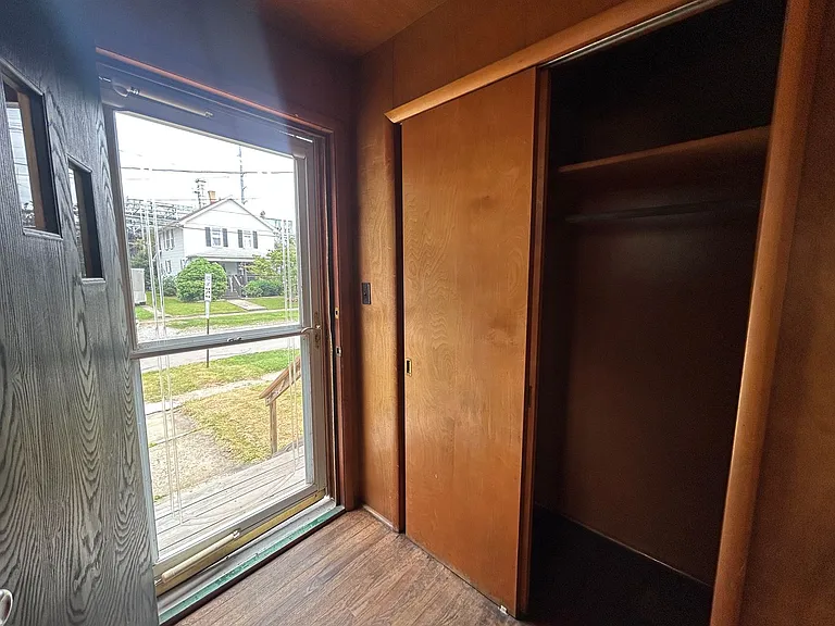 226 Park St — Photo 2