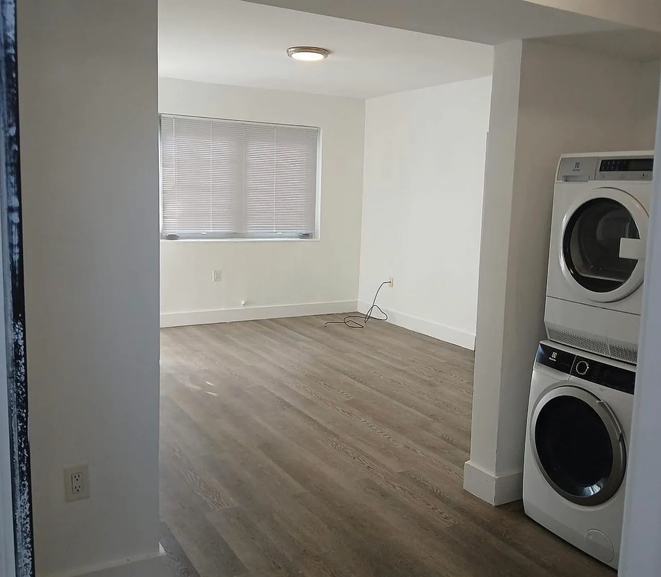 1 bed, 700 sqft, $1,800 — Photo 1