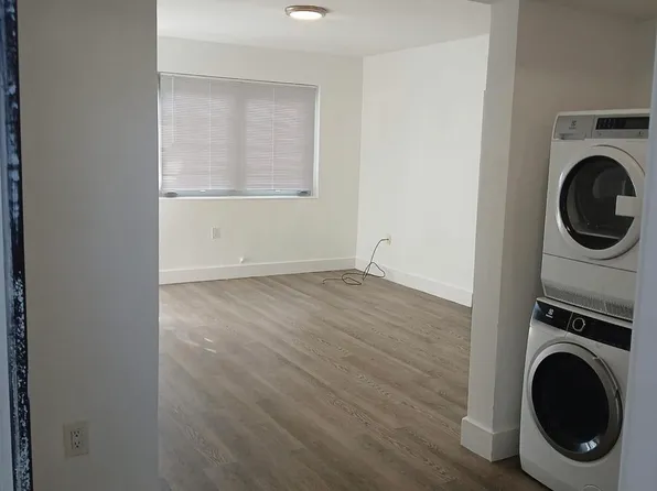 960 SW 2nd St APT 4, Miami, FL 33130