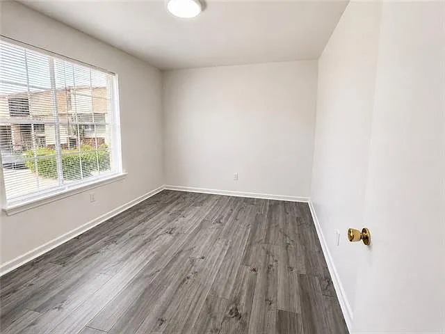 1107 Carrollton Ave — Photo 12