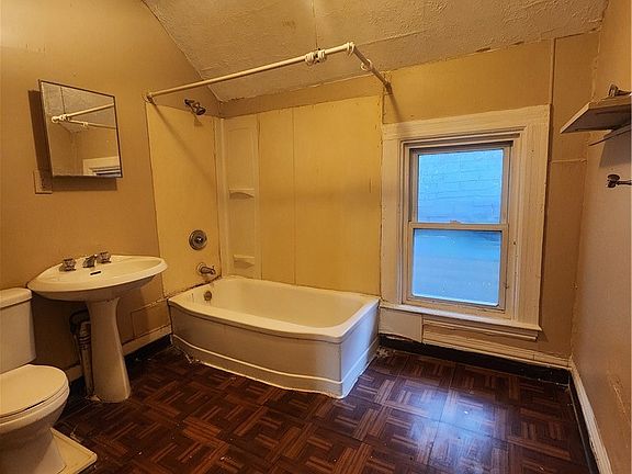 5th image of 2 Hollister St