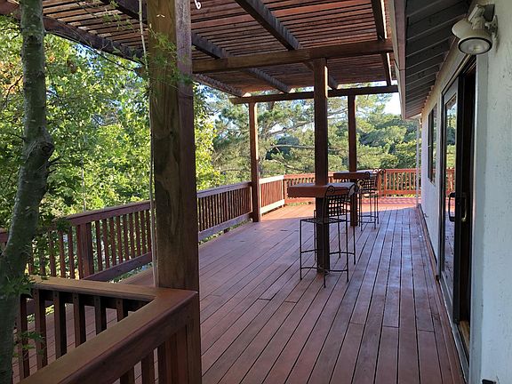 3rd image of 12 Glen Ln