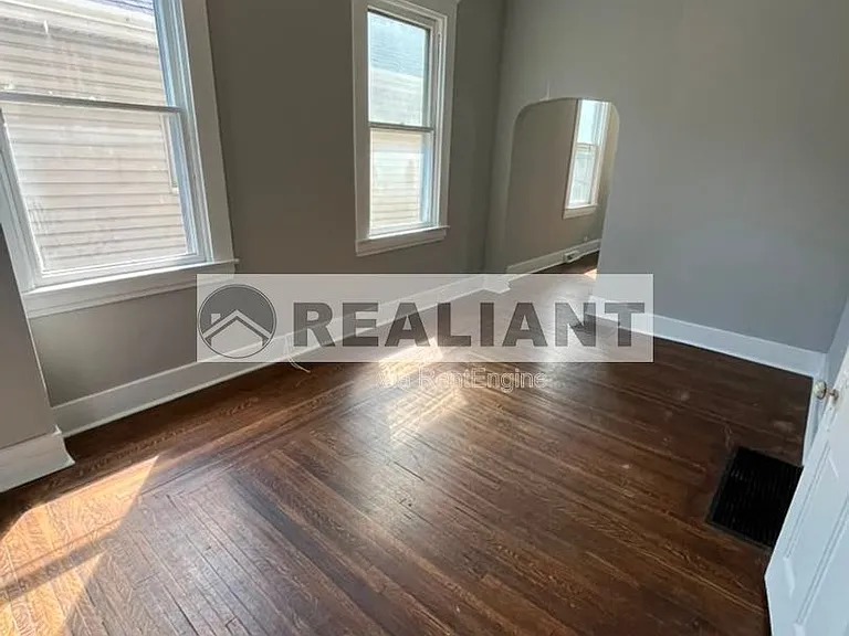 622 W 12th St #1 — Photo 4