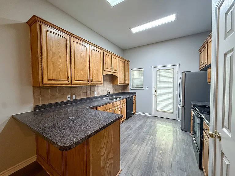 3020 Pine Valley Dr — Photo 5