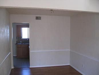 3rd image of 1217 Warwick Dr