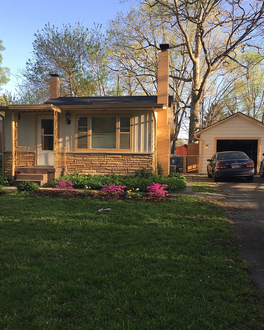 1527 Maxine Rd photo 1