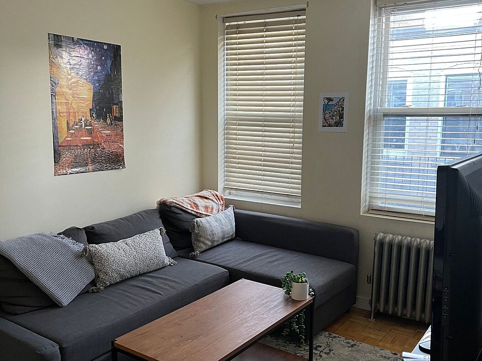 1st image of 218 Hanover St #5