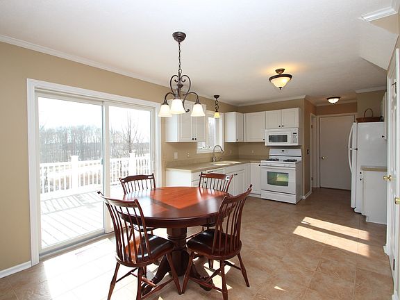 4th image of 394 Highfield Dr
