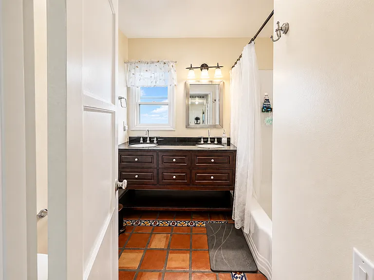 8347 California Ave — Photo 13