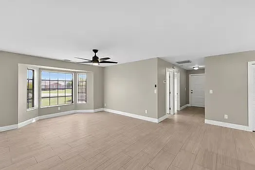 4836 Marine Dr — Photo 27