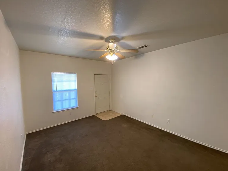 315 Janelle Dr — Photo 3