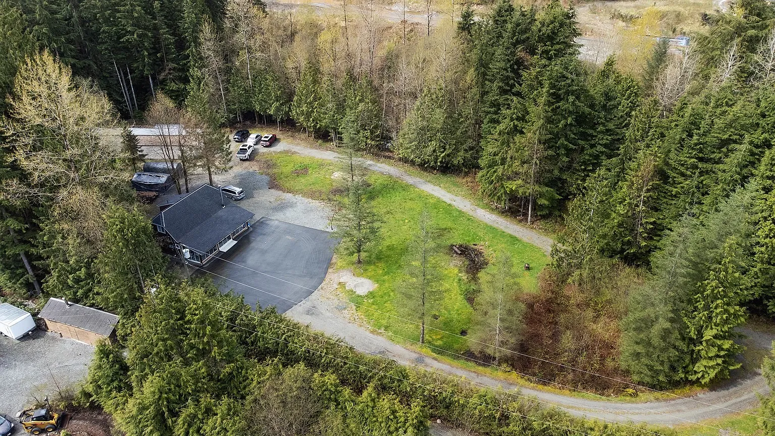 32152 Dewdney Trunk Rd photo 1