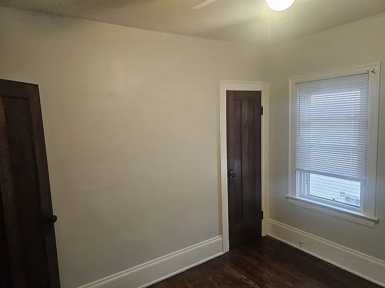 3518 Schiller Ave #UPSTAIRS — Photo 11
