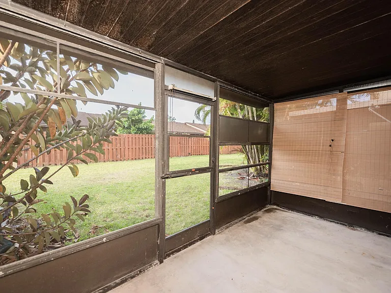 47 Bogart Pl — Photo 22