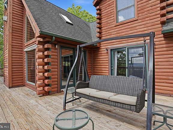 4th image of 1052 Parkside Dr