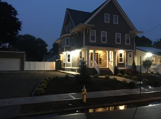 435 Winthrop St, Westbury, NY 11590
